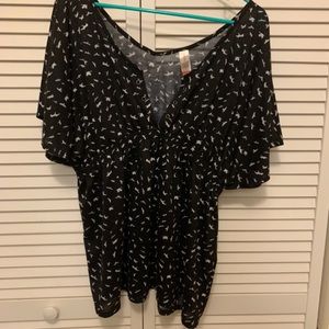 No Boundaries Juniors Black & White Shirt (XXL/19)